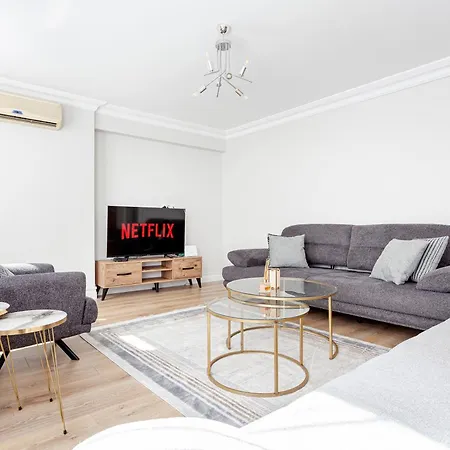 Chic Spacious 4br With Lift On Main Street 2m Metro Daire *